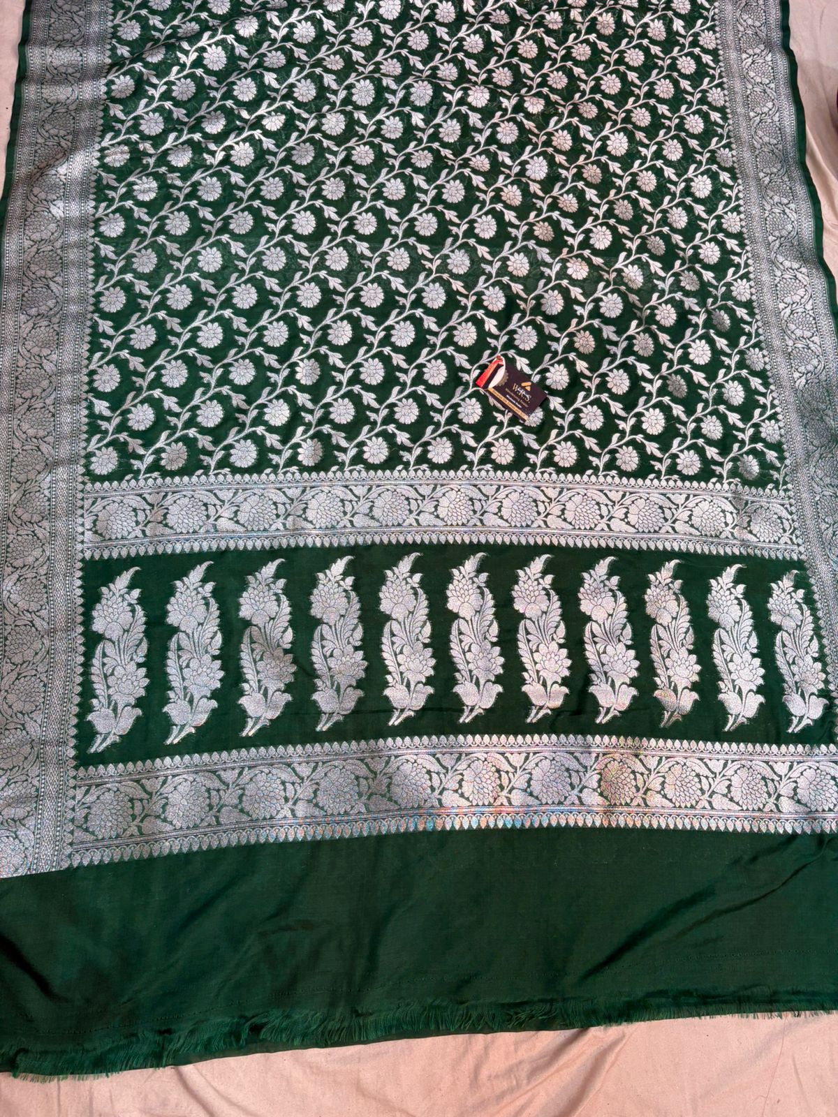 Botal green katan banarasi silk saree  jal kalna aanchal