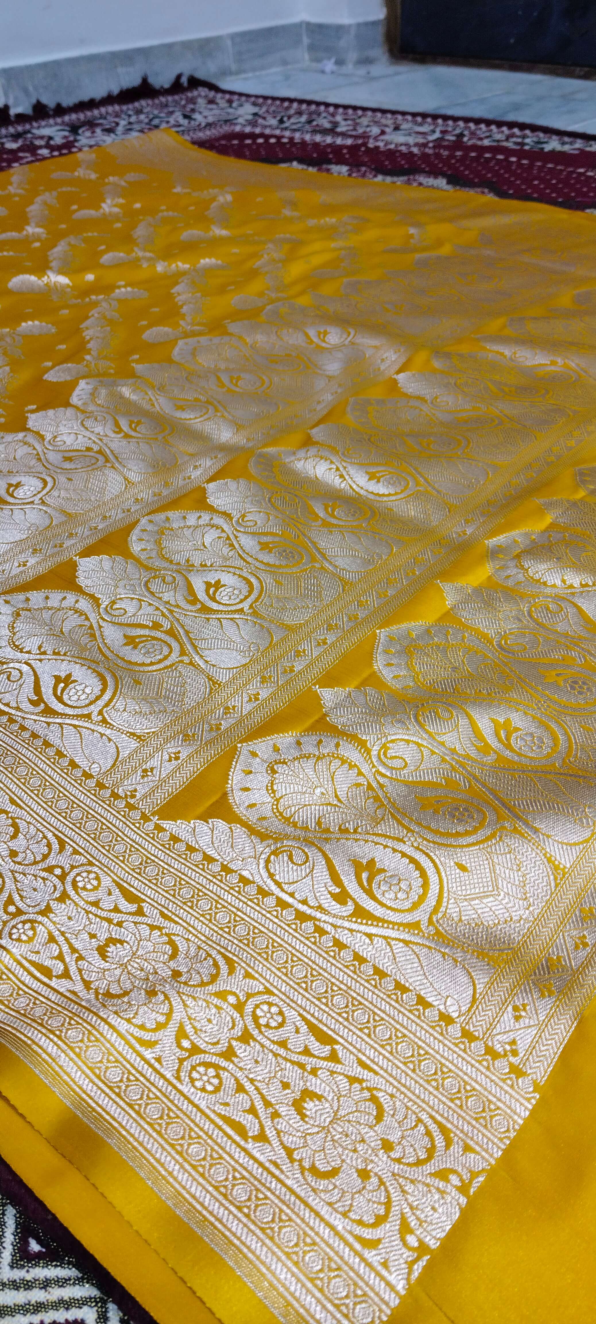 Katan silk saree ideal zari Lahariya pattern very very shoft saree