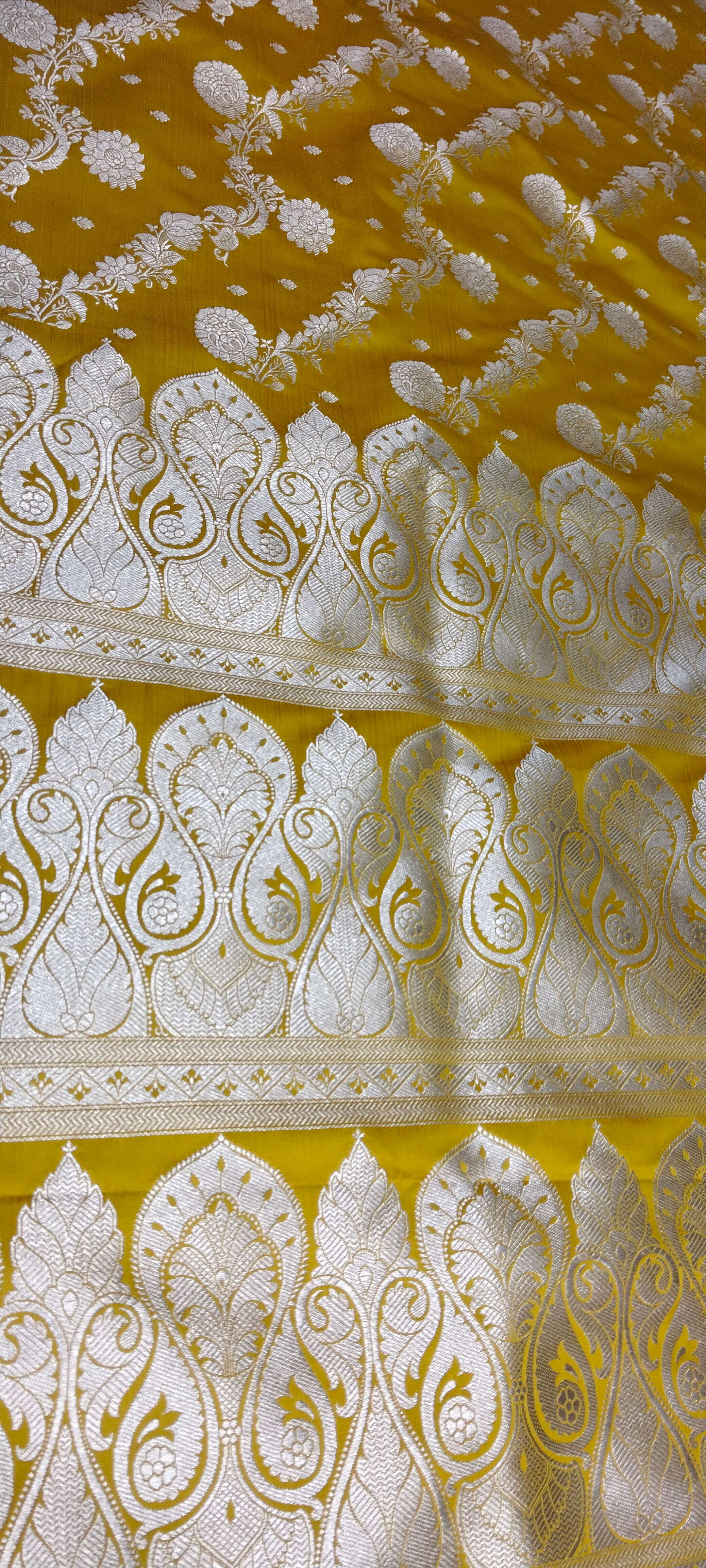 Katan silk saree ideal zari Lahariya pattern very very shoft saree