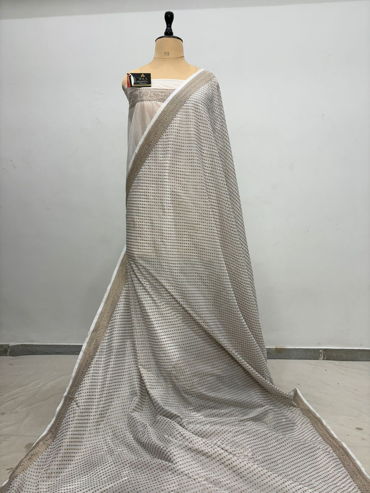 katan white chhotki buti banarasi saree