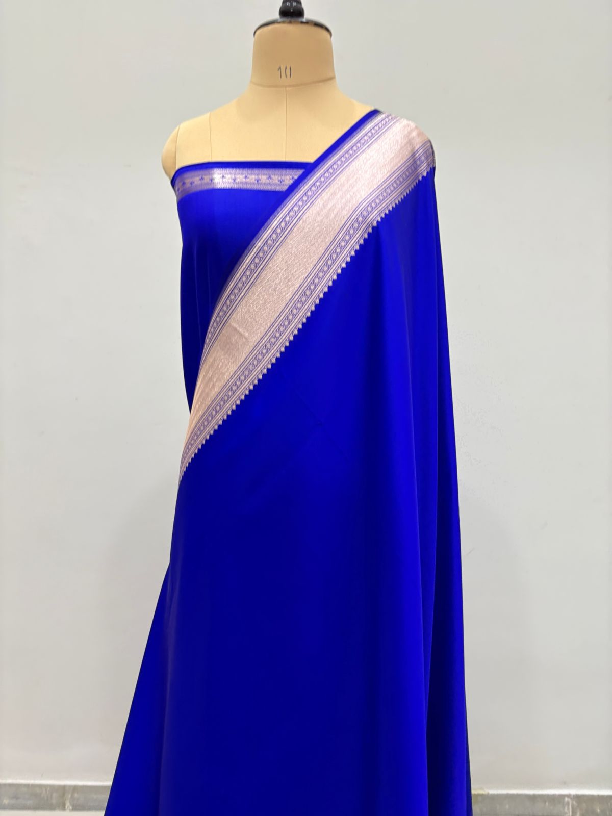 masroom saree  5.50. miter blouse plean   0.80 miter