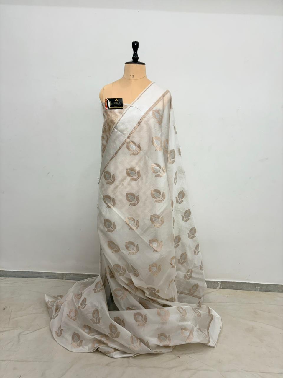 white minedar buta banarasi silk saree