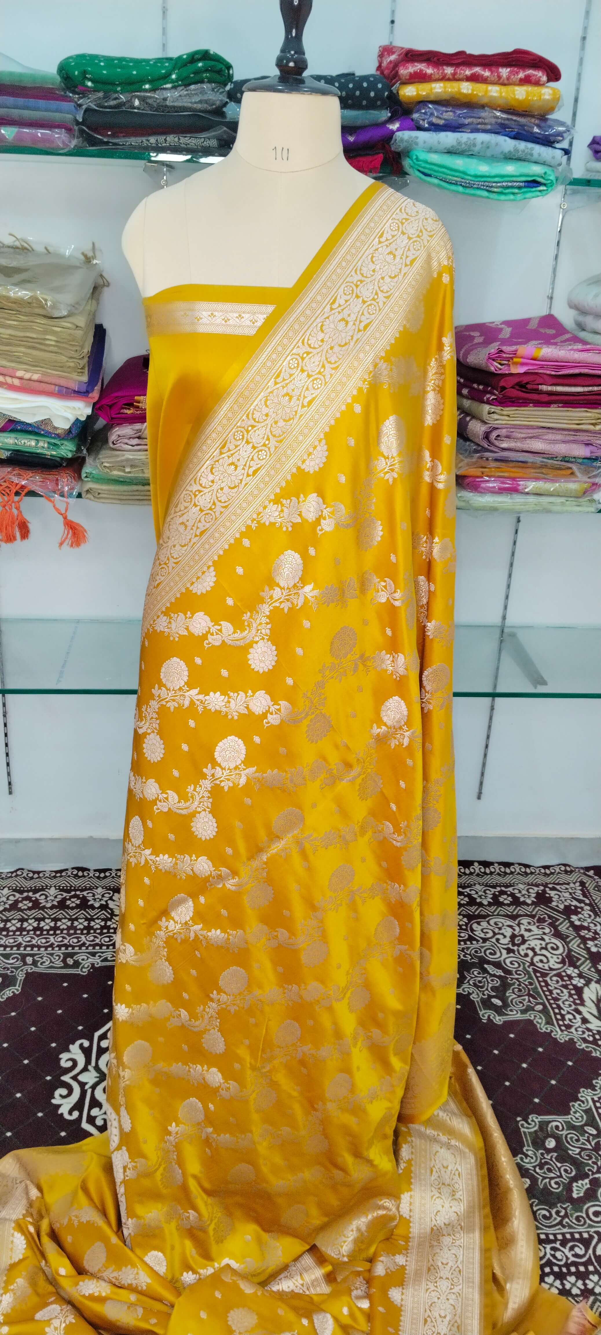 Katan silk saree ideal zari Lahariya pattern very very shoft saree